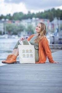 Resting After Work with Bag Funghi Natural 3ARA3A Fashion